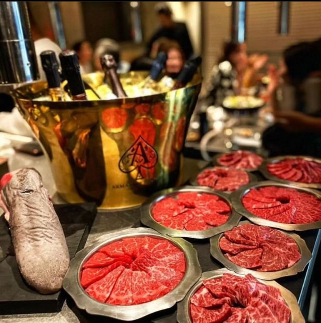 EXTRAORDINARY DINNER AWAIT YOU! 🔥🔥🔥

#wagyu #wagyumafia #mafia #lifestyle #style #life #great #good #yakiniku #BBQ #foodporn #fashion #passion #omotesando #shibuya #best #japan #japanese #experience #beef #tokyo #thingstodo #東京 #和牛 #世界一 #美味しい #焼肉 #表参道